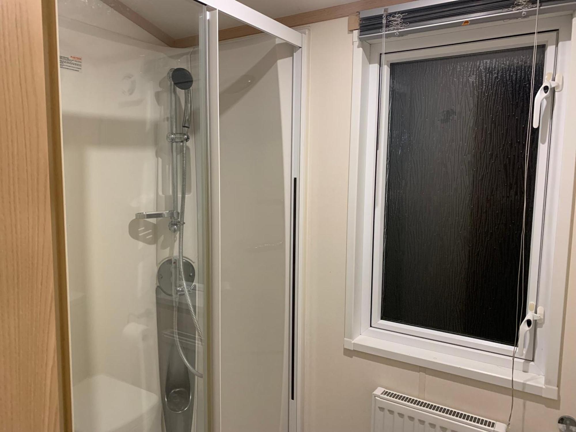 Luxury 2 Bed Lodge Sleeps Up To 6, Free Parking, Wi-Fi, E3 Whitehouse Leisure Park Towyn Kinmel Bay Экстерьер фото