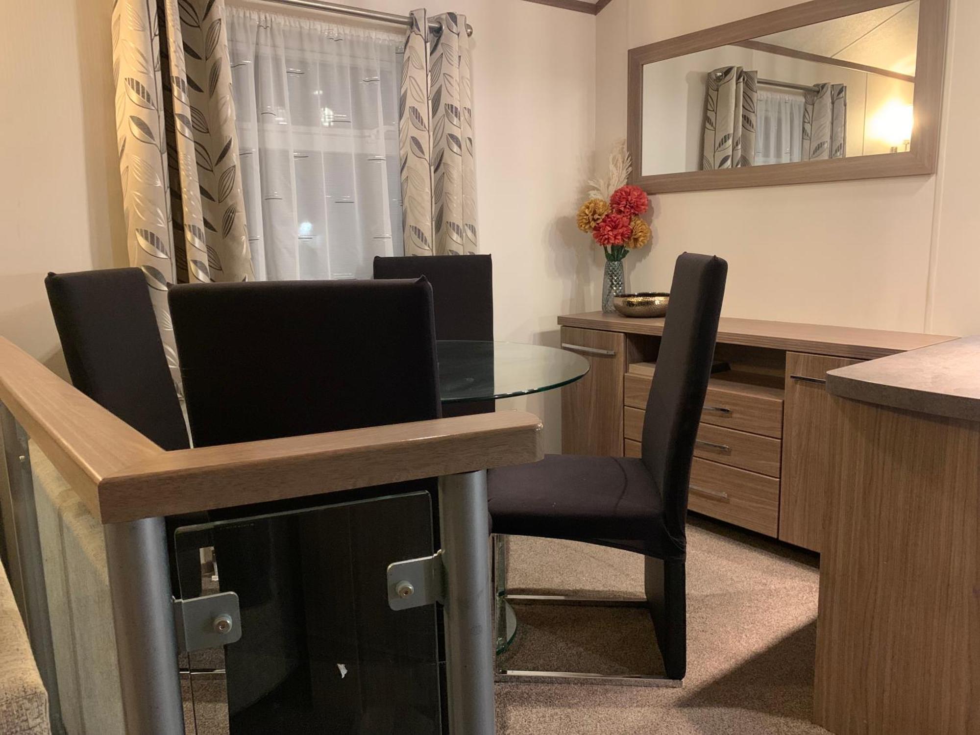 Luxury 2 Bed Lodge Sleeps Up To 6, Free Parking, Wi-Fi, E3 Whitehouse Leisure Park Towyn Kinmel Bay Экстерьер фото