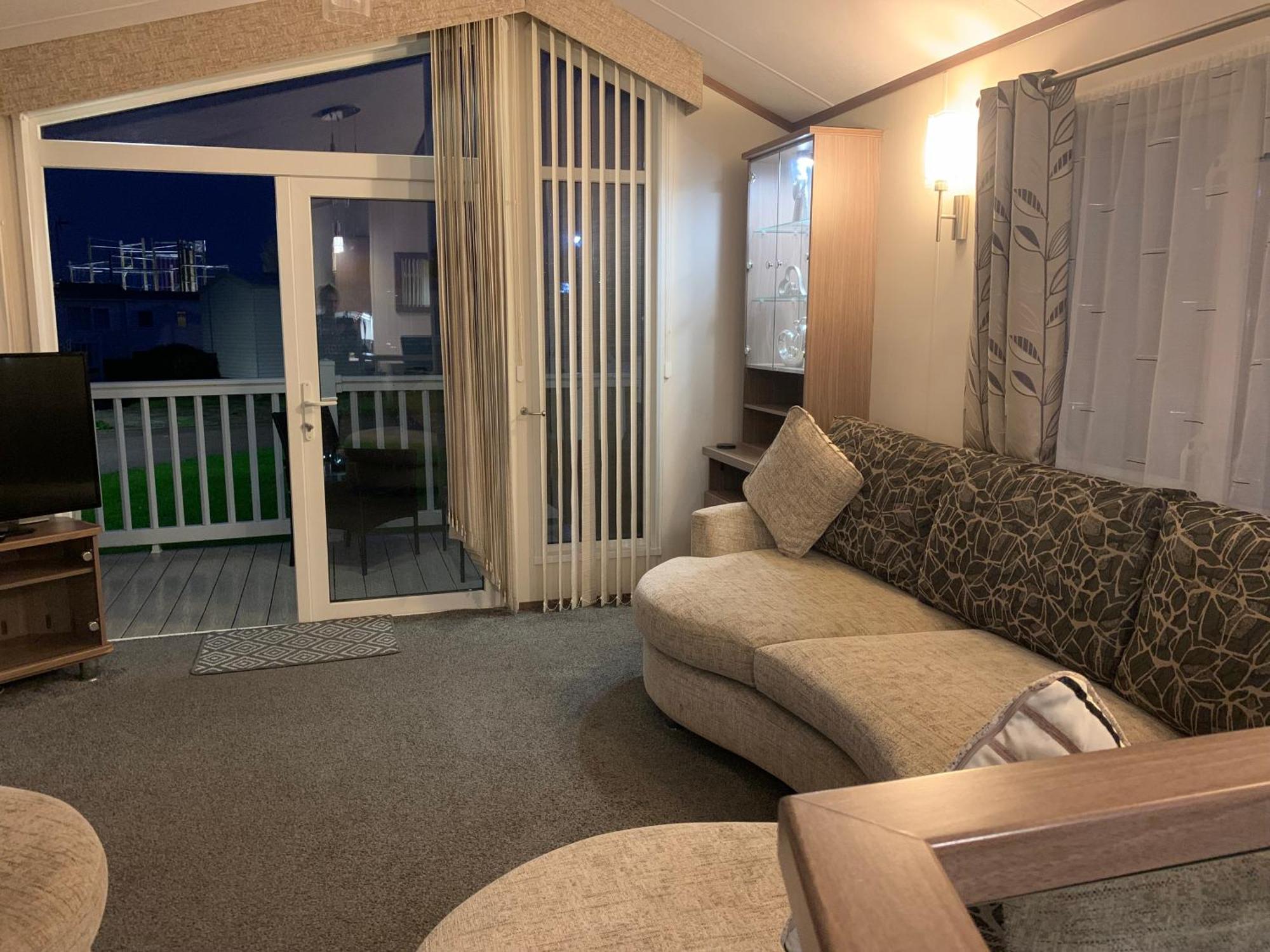 Luxury 2 Bed Lodge Sleeps Up To 6, Free Parking, Wi-Fi, E3 Whitehouse Leisure Park Towyn Kinmel Bay Экстерьер фото